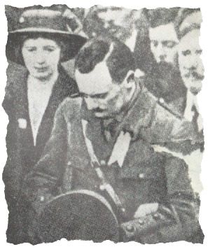 Click on image to see full-sized version Padraig Pearse at the Funeral of O'Donovan Rossa