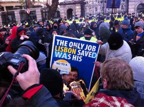 Fringe of demo cuts from main march, approaches Dáil, burns poster of Cowen, plenty of cops about